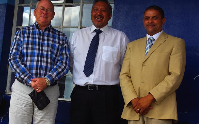 Vlnr is mnre Coetzee (Wyksraadslid), Loriston (Direkteur: Overberg) en Pedro (skoolhoof)